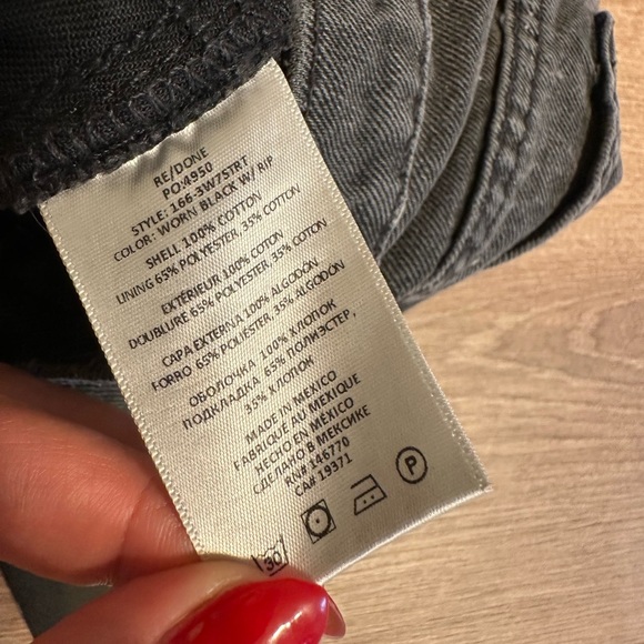 NWT Re/Done 70’s Straight Worn Black With Rip Jeans Size 30 - Picture 5 of 9